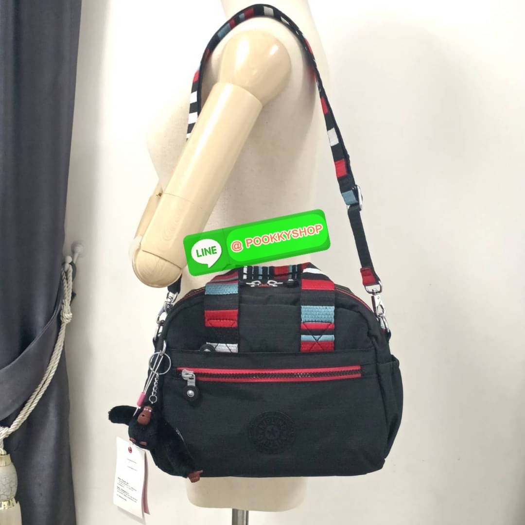 Kipling Dome K1006 Handbag กระเป๋าถือหรือสะพาย วัสดุ Polyester 100% รุ่นใหม่ มีให้เลือกทั้งแบบเรียบ และ ลายน่ารัก มีช่องแยกด้านหน้า 2 ช่อง ช่องหลักโล่งกว้าง พร้อมช่อง pocket แยก 2 ช่อง ใช้งานได้ครบครัน สามารถสตางค์ใบยาวได้ ขนาดกำลังดี จะใช้ทำงาน ไปเรียน ห