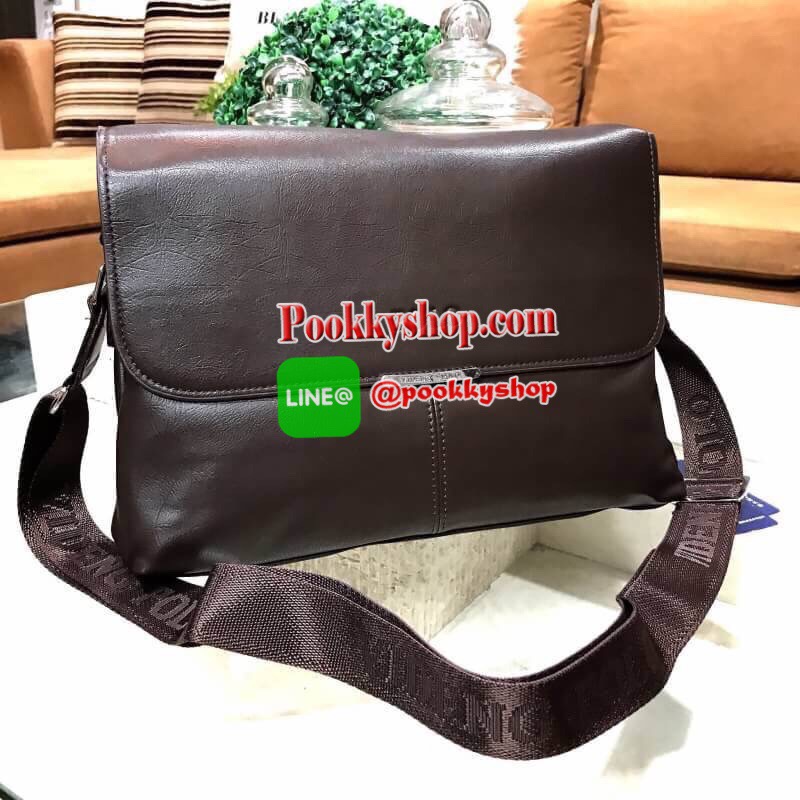 ReStock! ใครที่พลาดรอบที่แล้ว รอบนี้ห้ามพลาดนะคะ! POLO MEN CROSSBODY BAG กระเป๋าสะพาย Limited Edition หนังนิ่มเรียบด้านในเป็นหนังกลับเปิดปิดด้วยฝาปิดแม่เหล็กซ่อนด้านในพร้อมซิปสะดวกใช้ ด้านหน้าปั้มโลโก้ ด้านหลังมีช่องซิป ขนาดกำลังดี น้ำหนักเบา ใส่เอกสาร A4