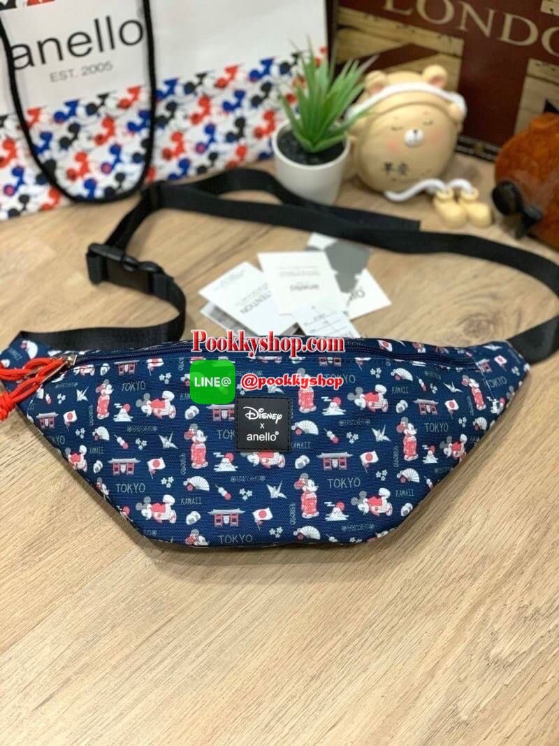 ANELLO กระเป๋าคาดอก CROSSBODY MINI DISNEY X ANELLO รุ่นDT-G010 กระเป๋าทรงคาดอก คาดเอว หรือสะพายครอสบอดี้ จากDisney x anello ซีรีย์ Let's travel with Mickey คอลเลคชั่นใหม่ที่มีการนำทั้ง 5 ประเทศ เอาสถานที่มาวางบนตัวกระเป๋าและมีตัวการ์ตูนสุดคลาสสิคอย่า