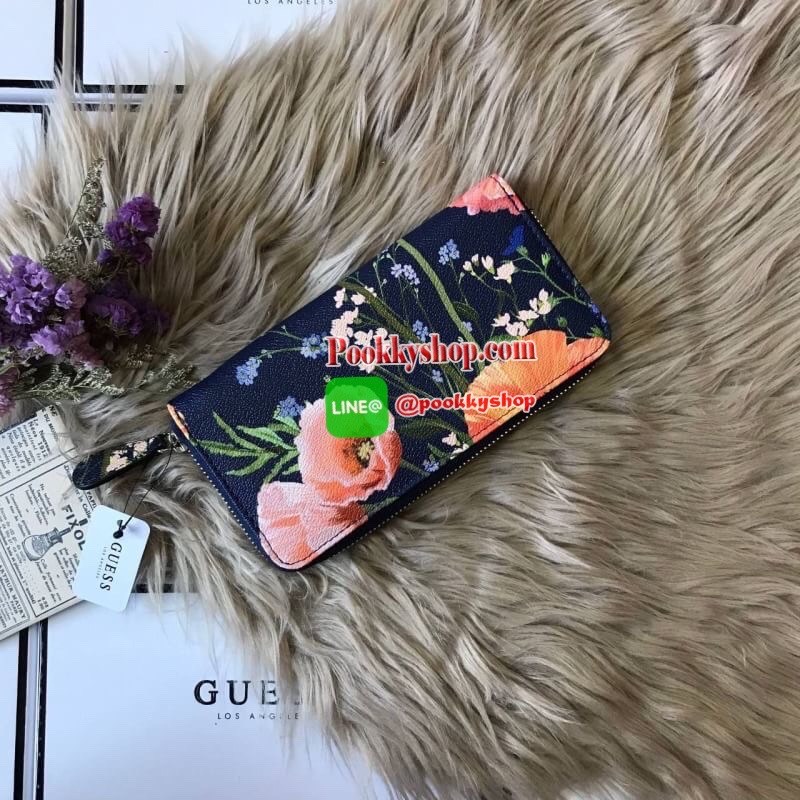 GUESS ABREE PRINTED ZIP-AROUND WALLET กระเป๋าสตางค์ใบยาวด้านหน้าประดับโลโก้แบรนด์นูนสามเหลี่ยม เปิดปิดด้วยซิป ภายในมีช่องใส่บัตร ช่องใส่ธนบัตร มีช่องซิปใส่เหรียญ และมีช่องยาวสามารถใส่บุ๊คแบงค์ได้ค่ะ