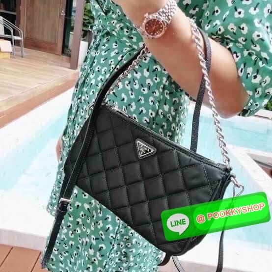 New Arrivals!!! PRADA BAG VIP GIFT WITH PURCHASE (GWP) พรีเมี่ยมกิ๊ฟสุดหรู จากแบรนด์PRADA วัสดุNylon กันน้ำ ขนาดกำลังดี อะไหล่เงิน ด้านในโล่งมี1ช่องซิป สายยาวถอดสายได้ ปรับระดับได้ น้ำหนักเบา มาพร้อมถุงผ้าและกล่องแบรนด์สุดหรู ไม่ควรพลาดเลยค่า