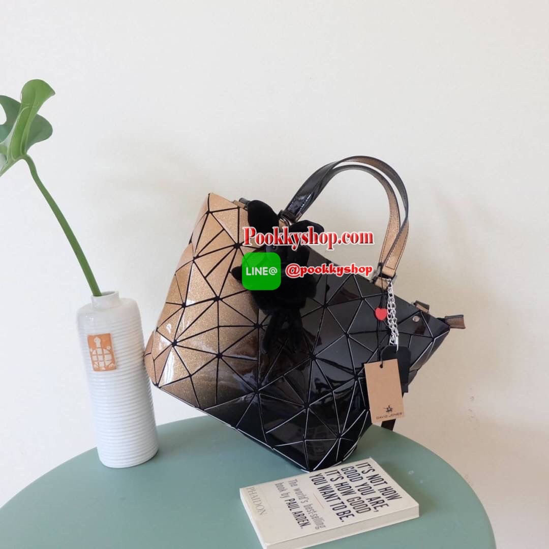 รุ่นขายดีมากๆ หายากมาเพิ่มแล้วค่ะ!! Mix shade colors !! Tone สีใหม่ Black xPeach สี Limited พิเศษที่ สวยไม่ซ้ำใคร แถมยังลาย หายาก ปรับทรงได้ 2 แบบ น่ารักมาก ค่า ( เนื่องจากสีเฟด ดังนั้นแต่ละใบลายสีอาจจะมีความแตกต่างกัน ) แต่ยังคงสวย แน่นอนค่า ฟรีตุ๊กตากระ