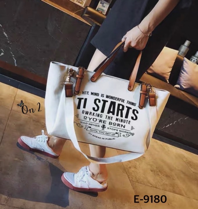 กระเป๋าสะพาย Shopping มาใหม่ หน้าพิมพ์ตัวอักษรภาษาอังกฤษ สายถือแต่งหนัง มาพร้อมสายสะพายยาว