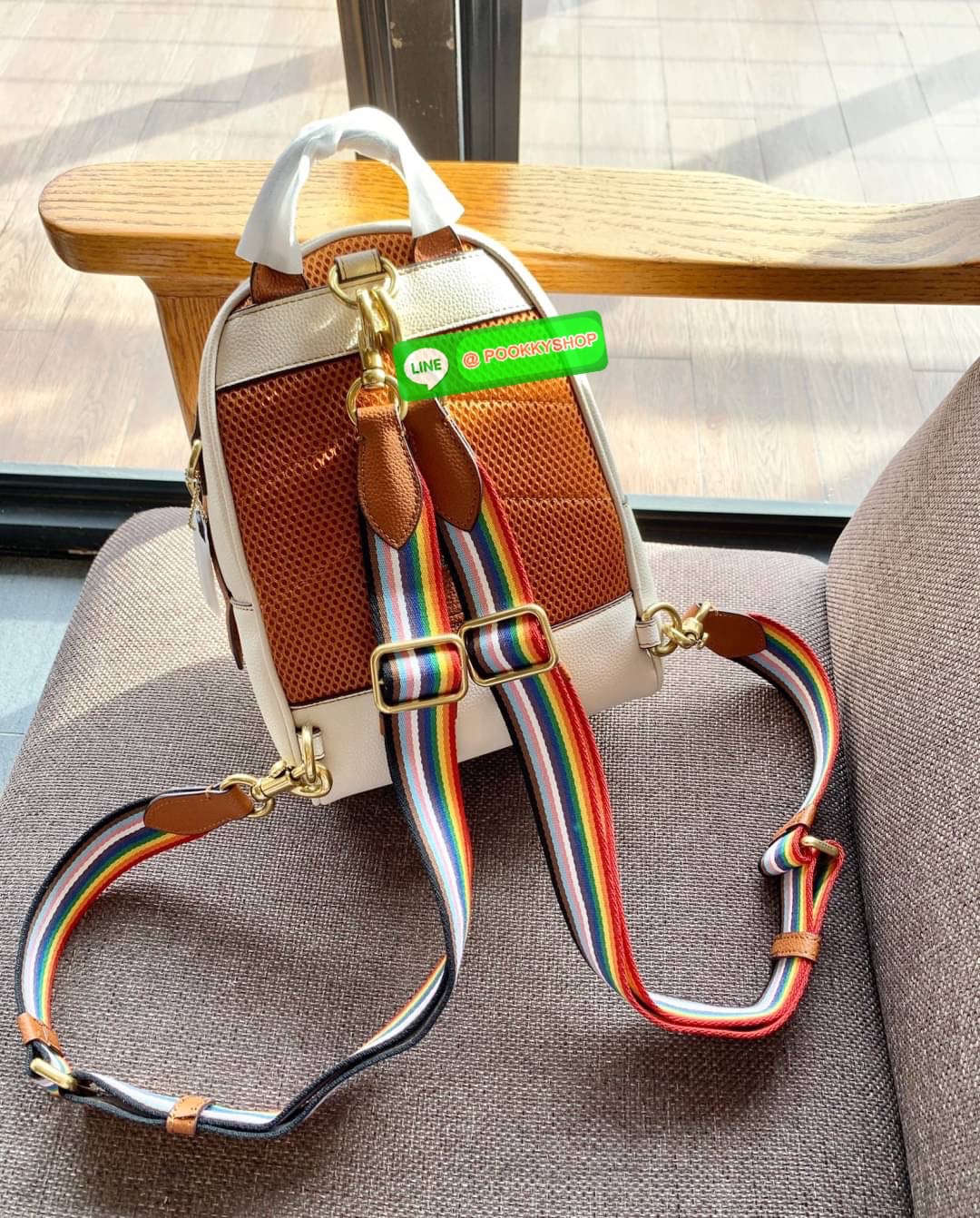 COACH CHARER BACKPACK WITH PATCHES ((CA137)) 🌈หลงรักเธอมากมาย เอาอะไรมาแลกก็ไม่ยอมจ้า🥱 ❣️กระเป๋าสะพายแบบมรหูหิ้ว วัสดุหนังแท้อย่างดี ลายหนังสวยมากๆ ละมุนมือมากๆค่ะ ❣️รุ่นนี้สามารถสะพายแบบเป้ได้//สะพายเฉียงด้านหลังได้//คาดมาด้