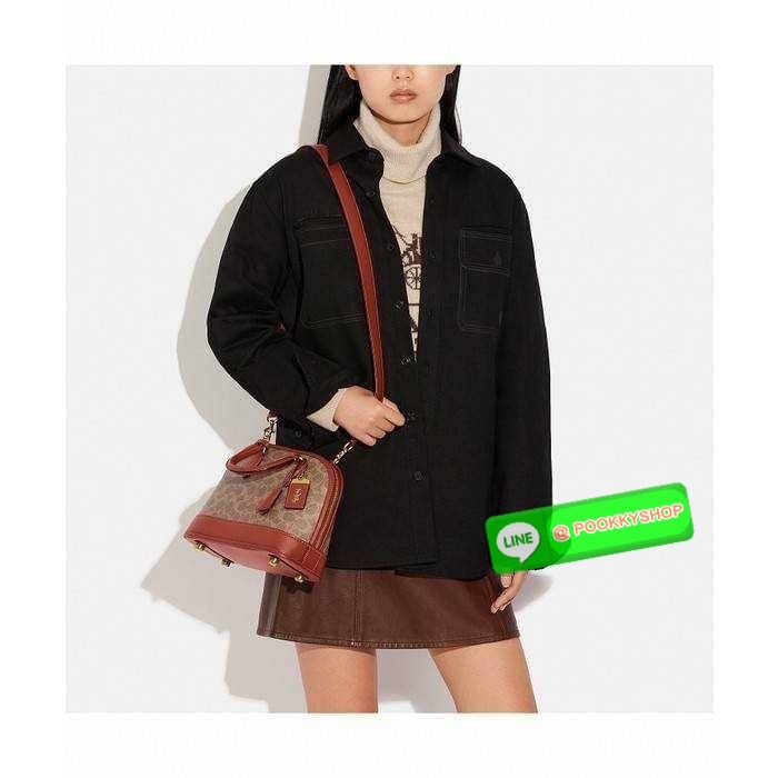 COACH CC411 REVEL BAG ใหม่ล่าสุด พร้อมสวยก่อนใคร กับกระเป๋าทรงโดมรุ่นใหม่ ที่สาวๆอดใจไม่ไหวแน่นอน สวยครบเครื่อง เกินต้านที่สุด รูปทรงคลาสสิค วัสดุหนังแท้เต็มใบ มือจับในตัว เลิศๆกับกุญแจที่ล็อคกันขโมยได้ เปิด-ปิดด้วยซิป ภายในโล่งกว้าง มีสายสะพายครอสบอดี้มา