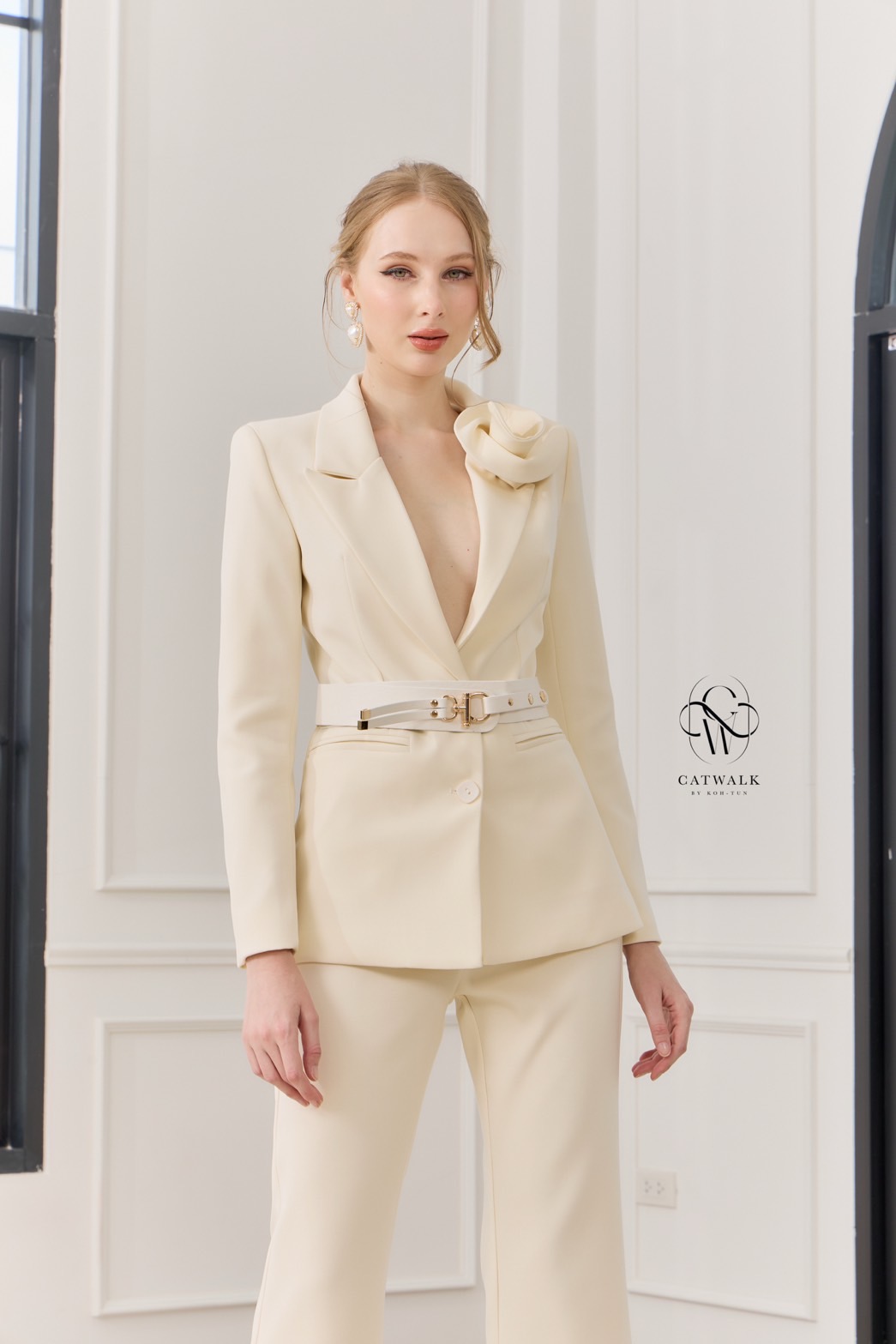 ชุดเซทแฟชั่น กับSet BLAZERปกดอกไม้+เข็มขัด+กางเกงทรงสวย