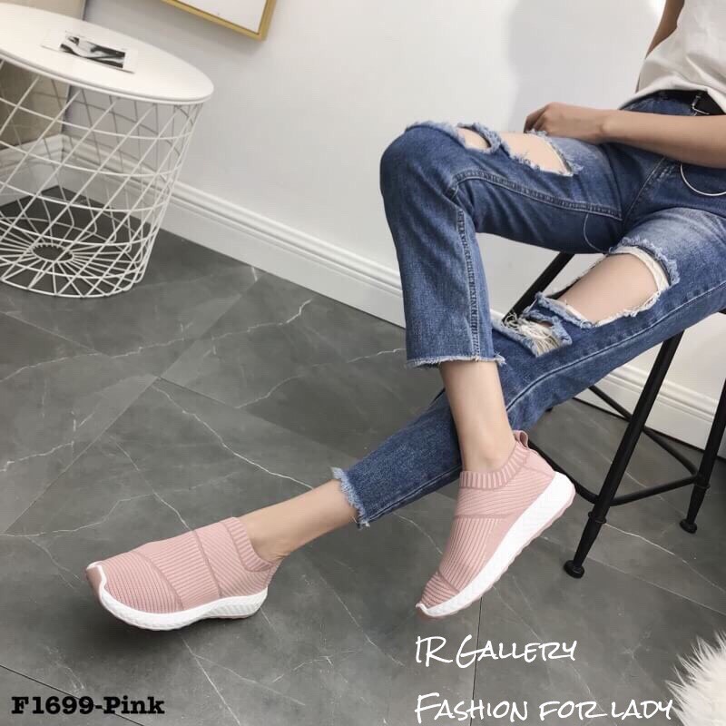 F1699 รีพีทแบบขายดี !! พร้อมส่ง แต่งตัวสไตล์สาวสปอร์ตสุดเก๋ได้ง่ายๆ ด้วยผ้าใบวัสดุผ้ายืดสวมใส่กระชับเท้า ทรงสวมใส่ง่าย รองพื้นถอดได้ พื้นยางนิ่มยืดหยุ่น 360องศา หนา 1 นิ้ว มีความสวยเก๋ สามารถมิกซ์แอนด์แมทซ์ได้หลายสไตล์ เป็นอีกรุ่นของทางร้านที่ขายดีมากๆคร้