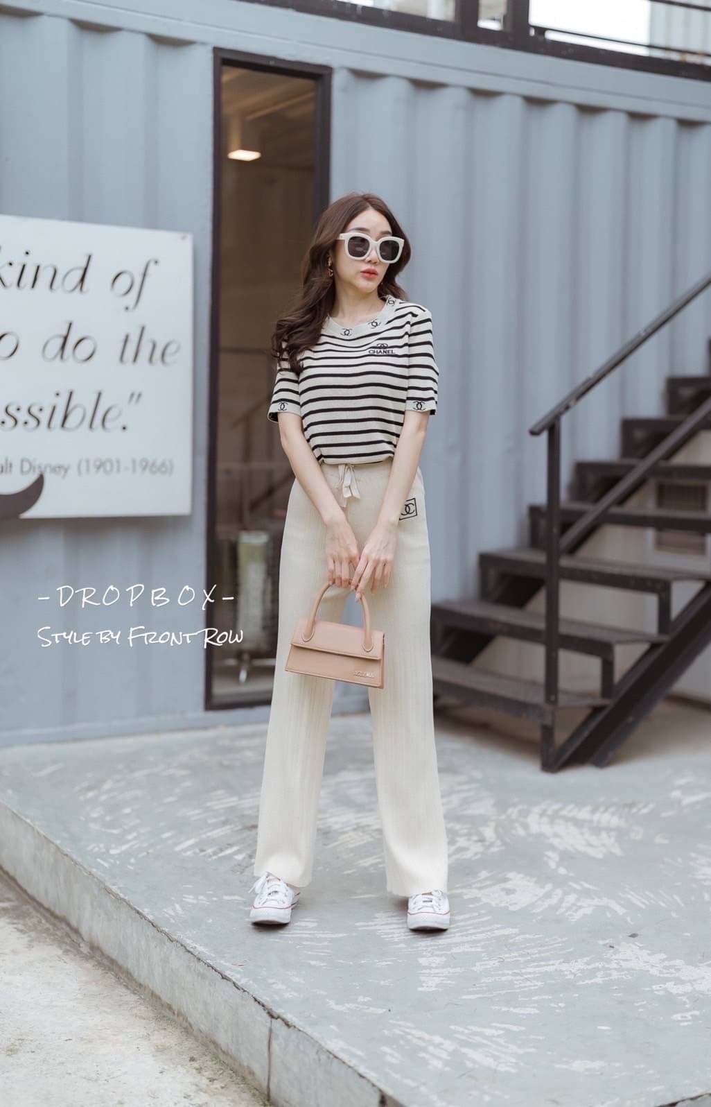 DROPBOX Style by Front Row CC Knitting Set มาคะสาวๆ เซ็ตไหมพรมเสื้อเเขนสั้นทอลายริ้ว และมีโลโก้ cc มาคู่กับกางเกงไหมพรมสีพื้นผ้าร่อง ใส่มาดูสวยแพงมากๆ