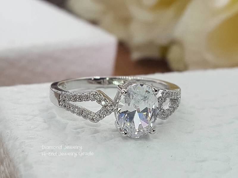 New Arrival !!!!!!! แหวนเพชร CZ แท้ เพชร 1 กะรัตสวยๆคะ งานสวยมากๆค่ะ แม่ค้าช๊อบชอบบ เพชรแววาวสวยมากคะ ดีไซส์เม็ดชูหวานๆ สวยเก๋ไม่เหมือนใคร งานฝังแบบ micro setting ใส่ออกมาทรงสวยคะ นิ้วเรียวยาว ใส่ได้ตลอดไม่ตกเทรน เข้าได้ทุกชุดเลยจ้า ห้ามพลาดเยย