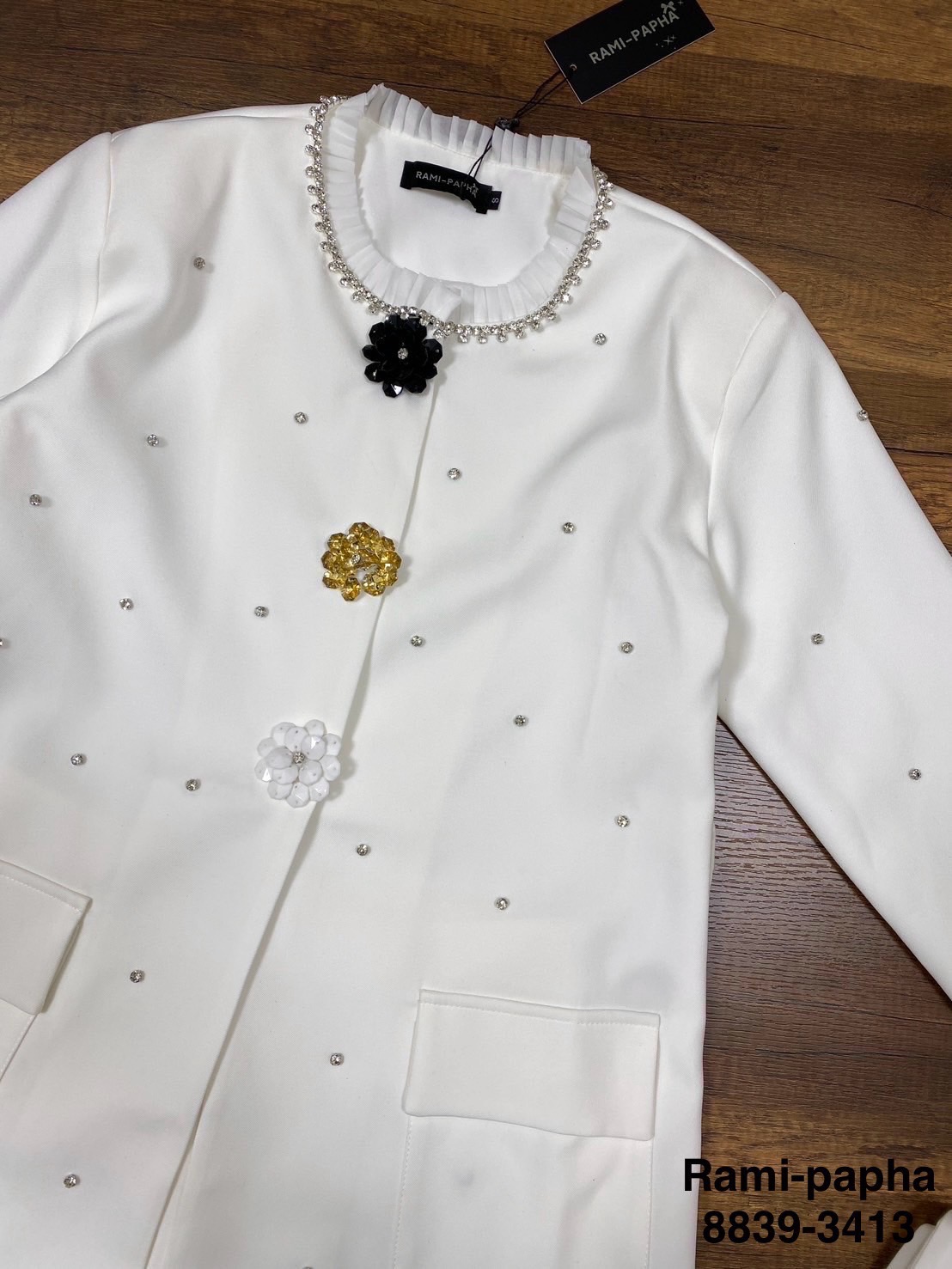 ชุดเซทแฟชั่น ชุดเซต เนื้อผ้างานสูทอย่างดี สวมใส่สบาย เสื้อแขนยาวดีเทลแต่งระบายรอบคอและปลายแขน