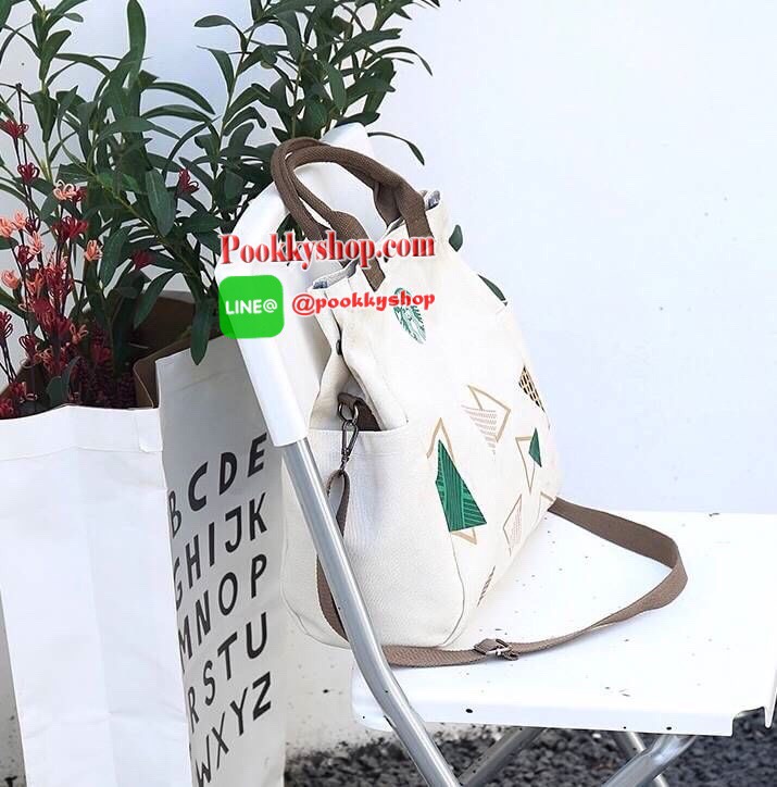 ReStock! พร้อมส่งอีกครั้งตามคำเรียกร้องค่ะ STARBUCKS COOLER BAG กระเป๋าถือหรือสะพายอเนกประสงค์ Limited Edition จาก STARBUCKS วัสดุ Canvas เนื้อหนาอยู่ทรงสวยแม้ไม่ใส่ของใบใหญ่กำลังดีน้ำหนักเบามาพร้อมหูหิ้วและสายสะพายยาวถอดได้เลื่อนปรับได้ เปิดปิดด้วยกระดุม