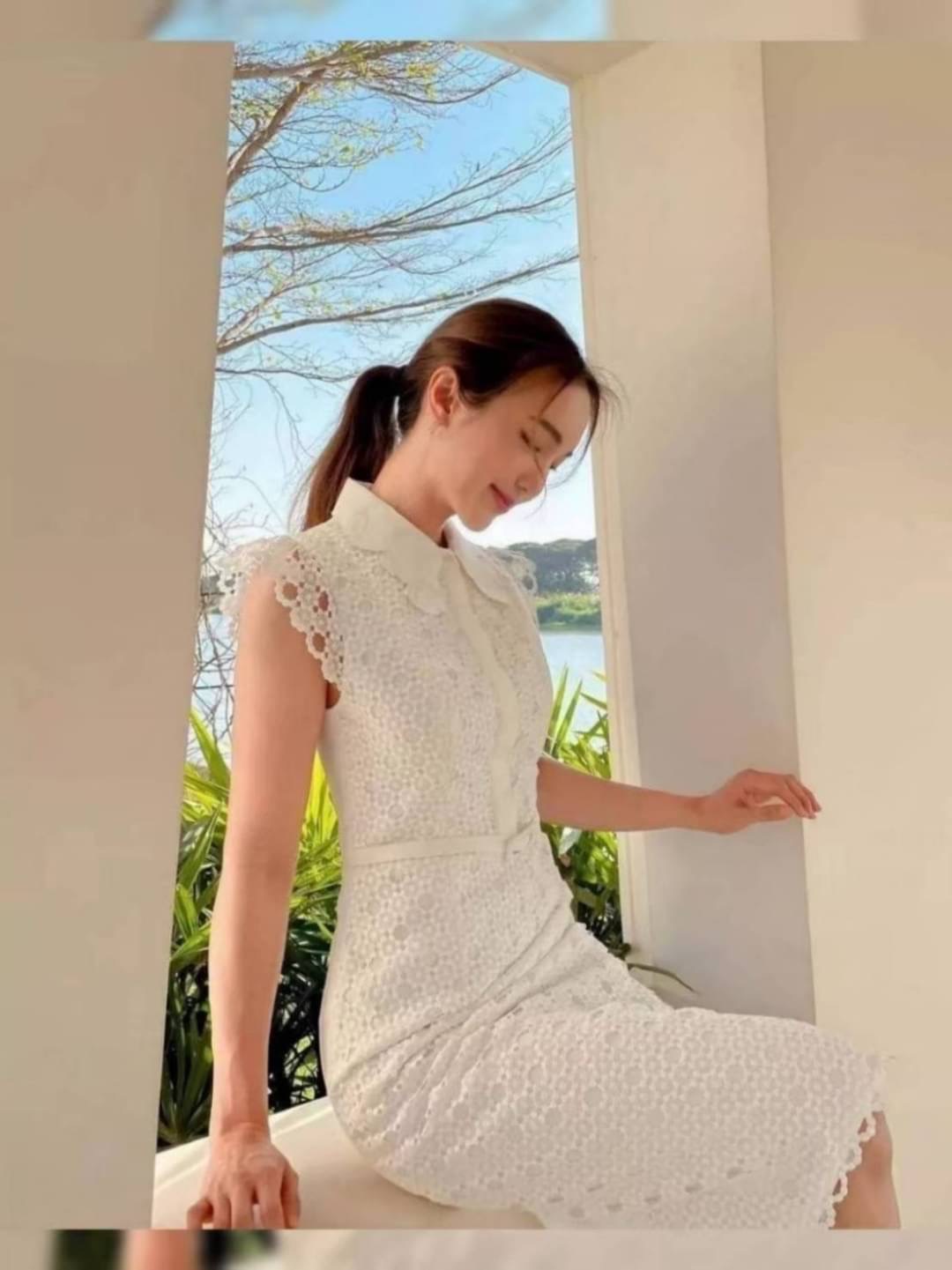 Dress สวยหรู ดูดี ดูแพง สายบุญ สายสุภาพ ต้องมาคะ งานพรีเมี่ยม ผ้าลูกไม้อย่างดี นุ่ม ไม่คัน ใส่สบาย มีซับในยาวอย่างดี งานซิปหลัง มีฟองน้ำอกด้วยนะคะ แต่งเข็มขัดเก๋ๆ ตัวกระโปรงผ่าหลังกำลังดี เห็นงานจริงต้องว้าวแน่นอน