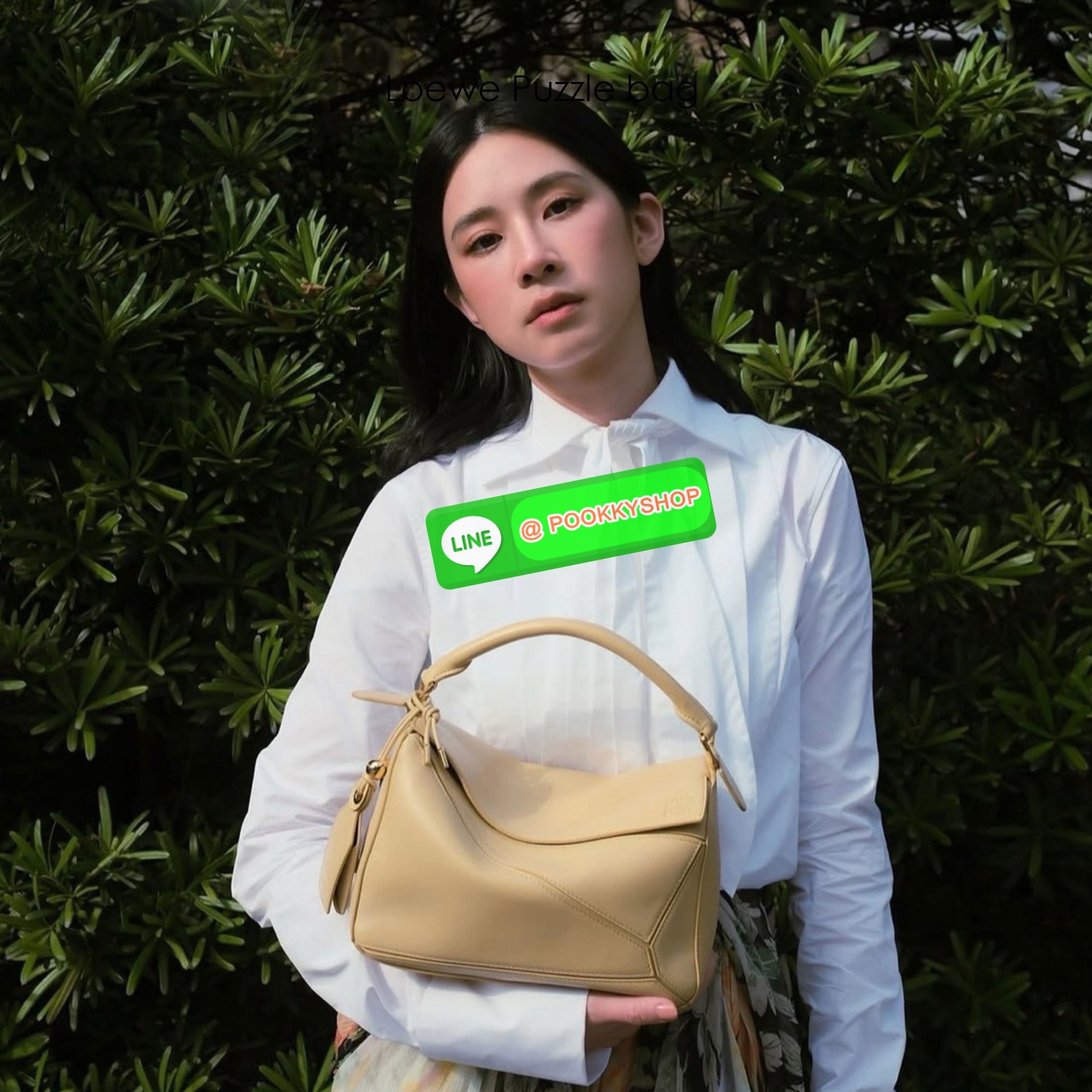 Loewe Puzzle bag กระเป๋าสะพายข้างทรงกล่อง สุดยอดแบรนด์ที่ดีไซน์เป็นเอกลักษณ์ โดดเด่น สวยหรู สไตล์พัซเซิลคลาสสิค เปิดใช้งานด้วยซิป ที่ภายในโล่ง ใส่ของสำคัญจุกจิกได้ มาพร้อมสายสะพาย และหูหิ้วในตัว ที่สลับเปลี่ยนใช้งานให้เหมาะได้ในแต่ละวัน สาวๆห้ามพลาดใบนี้เ