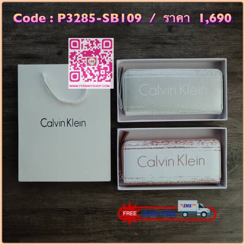 Calvin Klein Long Wallet กระเป๋าสตางค์ใบยาวซิปรอบ ด้านหน้าสกรีนโลโก้แบรนด์ ภายในมีช่องใส่ธนบัตร ช่องใส่บัตร และช่องซิปสำหรับใส่เหรียญ จะมอบเป็นของขวัญหรือใช้เองก็แนะนำเลยค่ะ