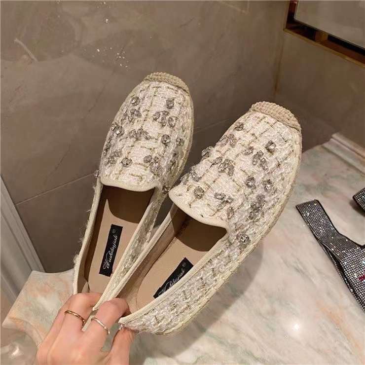 พร้อมส่งคะ Slip on shoe งาน slip on signature ของทางร้าน ผ้ายีนเกร๋ๆ สวยยืน1 🥇มาแล้วจ้าทรงสวยอย่างดี👍 งานเกร๋เรียบหรูดูแพง 👑ตัวนี้ห้ามพลาด🥳ใส่สบายจะแมตช์กับกางเกง👖หรือกระโปรง👗ก็ได้ค่ะ แม่ค้าคอนเฟริม ห้ามพลาด