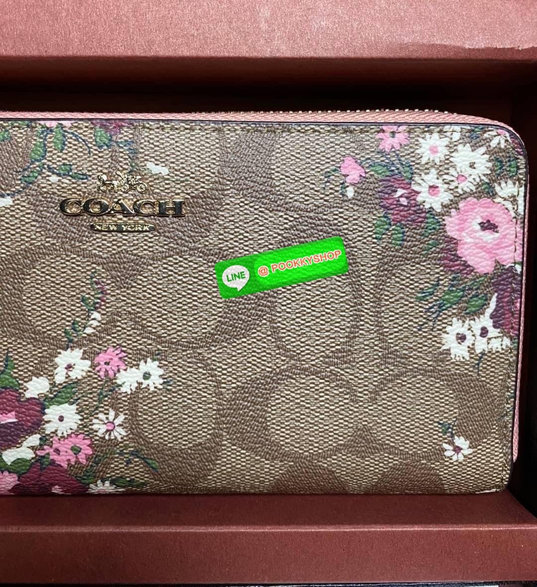 พร้อมส่ง 📌อุปกรณ์มาพร้อมกล่อง/แคร์การ์ด/ถุงกระดาษ/พวงกุญแจ COACH ACCORDION ZIP WALLET IN SIGNATURE CANVAS กระเป๋าสตางค์ใบยาว ซิปรอบ ใช้งานง่าย ด้วยฟังค์ชั้น ด้านใน ใส่บัตรได้จุใจ มีช่องซิปใส่เหรียญตรงกลาง โดนใจหลายๆคนไปเรียบร้อยและคลาสสิค เรียบหรู