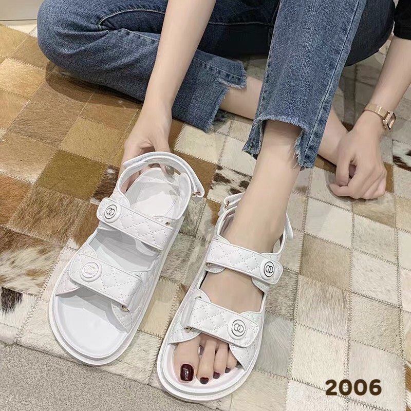 สินค้าขายดี พร้อมส่งค๊าา channel shoes รองเท้ารัดส้น channel งานเกรดพรีเมี่ยม พื้นนิ่มมากคะ ใส่สบายจะแมตช์กับกางเกง👖หรือกระโปรง👗ก็ได้ค่ะ แม่ค้าคอนเฟริม ห้ามพลาดเลยจ้าตัวนี้แนะนำ อย่าช้ารีบเลย