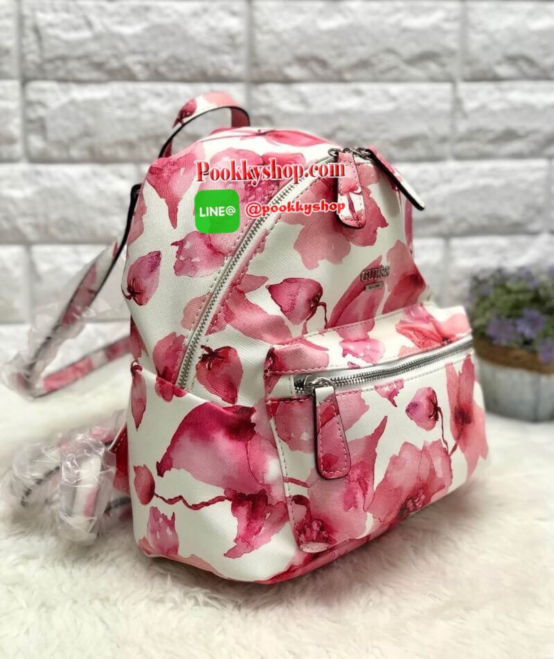 New in!!! GUESS BACKPACK BAG ลายดอกไม้มาเพิ่มค่ะ กระเป๋าสะพายหลัง หนังซาฟเฟียโน่นิ่ม ด้านหน้ามีโลโก้แบรนด์ พร้อมช่องซิปเล็กใส่มือถือหรือของจุกจิกได้ค่ะ เปิดปิดกระเป๋าแบบซิปคู่ ภายในโล่งใส่ของจุ มีช่องซิปและช่องเล็กใส่ของจุกจิกนะคะ ซับในลายแบรนด์ค่ะ สายสะพ
