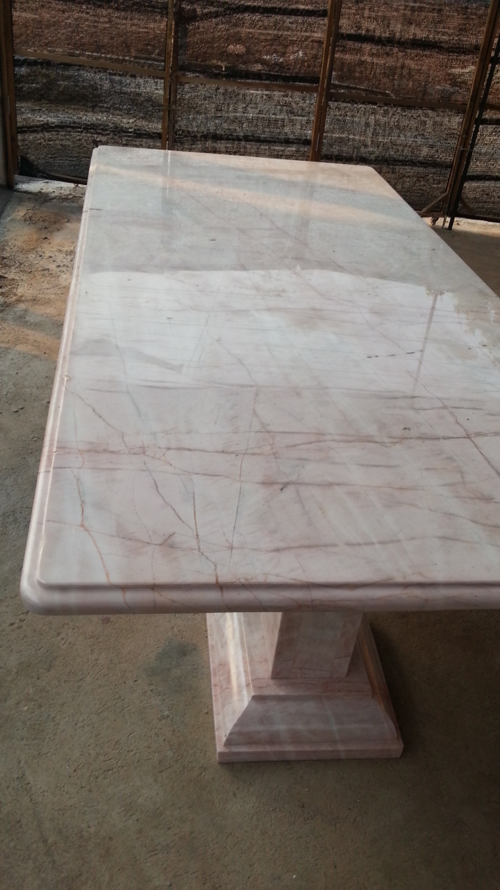 โต๊ะหินอ่อน ทรงสี่่เหลี่ยม ยาว 210 เซนติเมตร กว้าง118 เซนติเมตร