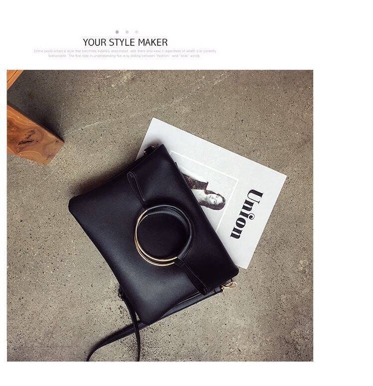 กระเป๋าสะพายข้างสีน้ำตาล กระเป๋าคลัชมือ แต่งห่วงทอง สวย แนว เท่ห์ๆคะ+กระเป๋าเล็ก ไซส์ลูก ด้านใน 2ชิ้น สุดคุ้ม สวยเก๋ มากคะ Size:ยาว29xสูง32xหนา4cm