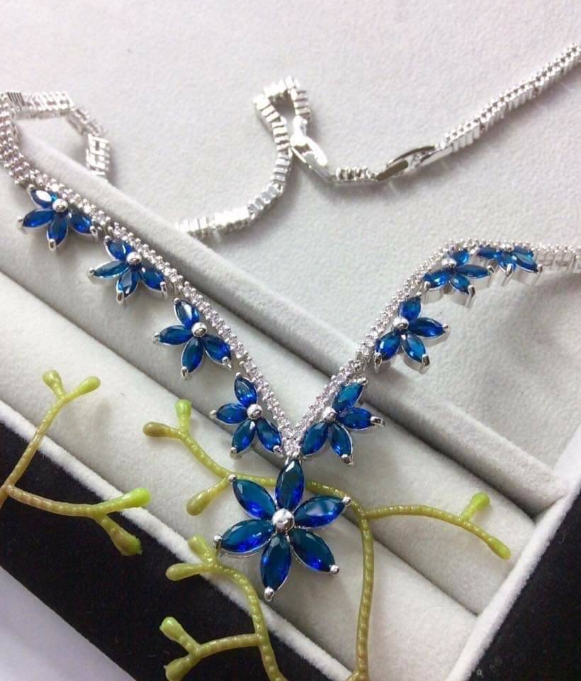 Hi-end Quality !!!! เซตต่างหู+สร้อย งานเพชร CZ แท้ งานเพชรคัดทุกเม็ดค่ะ ของจริงสวยมั๊กๆเลยค่ะ ดีไซส์น่ารักที่สุด เพชรเล่นไฟดีมากๆๆๆ เพชรใสวิ้ง ดีไซส์น่ารักมากๆคะ งานสวย เริ่ดดด เพชรสวยวิ้ง เด้งไฟ งานเกรดจิวเวอรี่อย่างดีมีคุณภาพจ้า ตัวเรือนสีเงินชุบ 18KGP