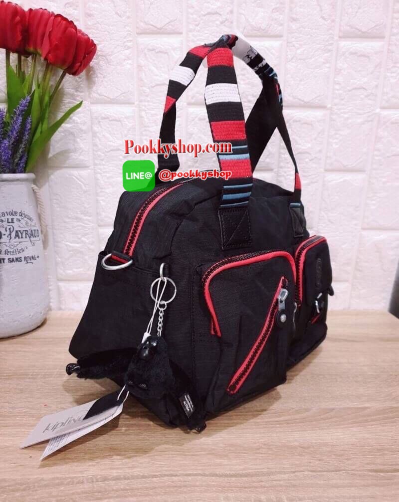 Kipling Women’s Defea Top-Handle Bag กระเป๋าถือหรือสะพายทรงตั้งสวย มีช่องใส่ของแยกเป็นสัดส่วนทั้งด้านในและนอก มีสายสะพายถอดและปรับความยาวได้ฟรีไซส์ มาพร้อมพวงกุญแจลิง น่าใช้คุ้มค่ามากๆจ้า