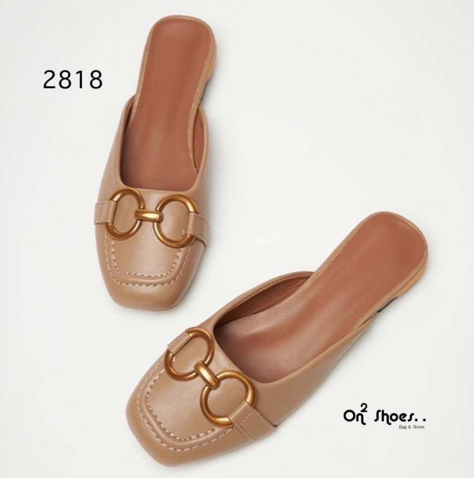 รองเท้าหัวคัชชูเปิดหลังรหน้าแต่งอะไหล่ทองเหลือง สไตล์แบรนด์ส้นเป็นอะไหล่ทองสวยหรู คู่นี้ใส่แมทกับชุดได้ง่ายทั้งกางเกงและกระโปรงได้หมดทรงสวย