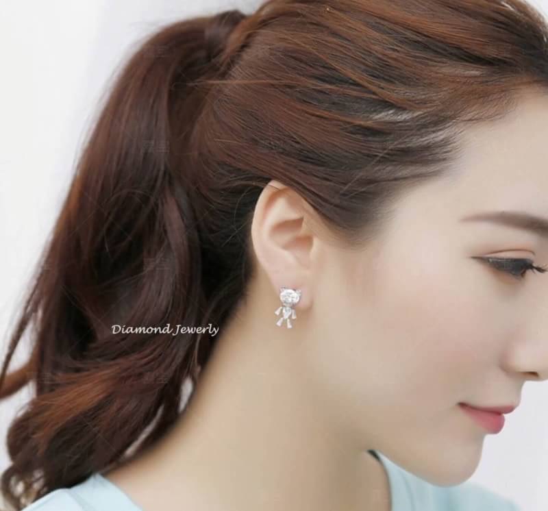 มีมาเพิ่มแล้วจ้าาาา. !!!!! ต่างหูหมีดุ๊กดิ๊กงานเพชร CZ แท้ รุ่นนี้เอามาเท่ารัยก็หมดค่ะ งานน่ารักมากกก หมีดิ้นได้ ^^ ใส่ออกมาสวยขนาดไม่เล็กไม่ใหญ่ ห้ามพลาดน้าสาวๆ ตัวเรือนสีเงินชุบ 18KGP ไม่ลอกไม่ดำ Made in Korea