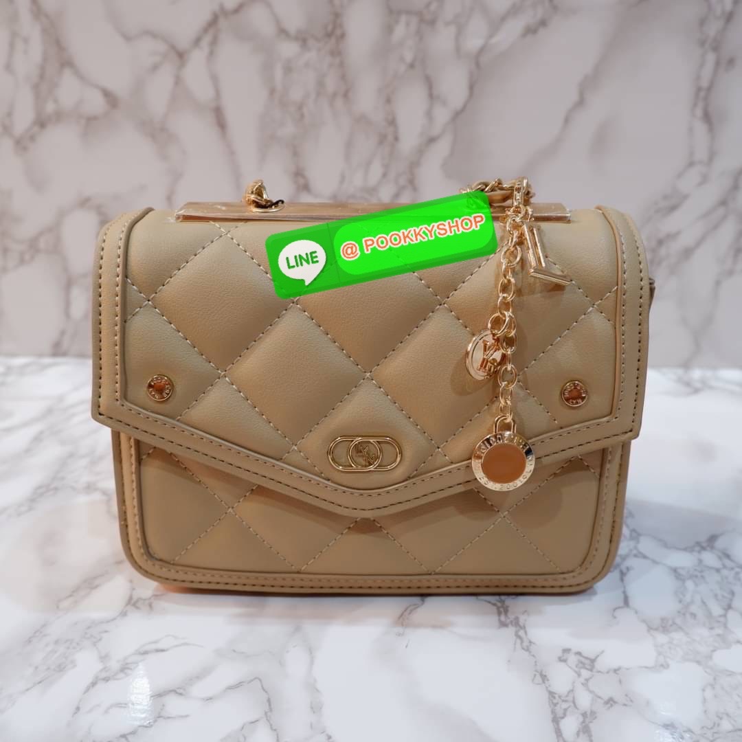 LYN กระเป๋าสะพายข้างรุ่นใหม่ อะไหล่สีทอง หนังนิ่ม ปักลายตาราง ด้านหน้าแต่งด้วยโลโก้แบรนด์ สายกระเป๋าเป็นโซ่สลับหนัง น้ำหนักเบา ด้านในสามารถใส่กระเป๋าตัง โทรศัพท์มือถือ เพาเวอร์แบงค์ มีช่องใส่ของขนาดเล็ก