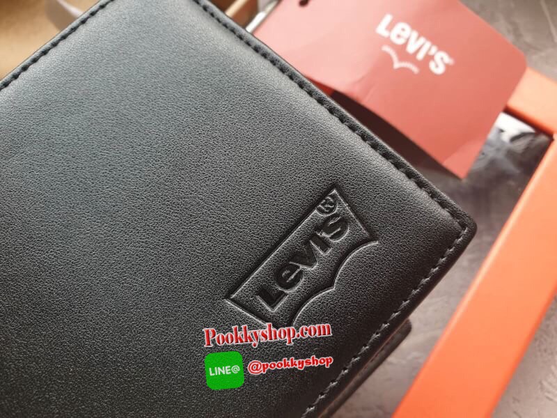 NEW ARRIVAL!! LEVI’S REAL LEATHER BELT & WALLET VALUE PACK ซื้อ1ได้ถึง2ใบ! เซทสุดคุ้ม! ได้ทั้งกระเป๋าสตางค์พับสองตอนและเข็มขัด วัสดุหนังวัวแท้ กระเป๋าสตางค์ปั้มโลโก้ด้านหน้า ภายในมีช่องใส่บัตร ช่องใส่ธนบัตร 2 ช่อง แยกเป็นสัดส่วน เข็มขัดด้านหนึ่งสีดำอีกด้า