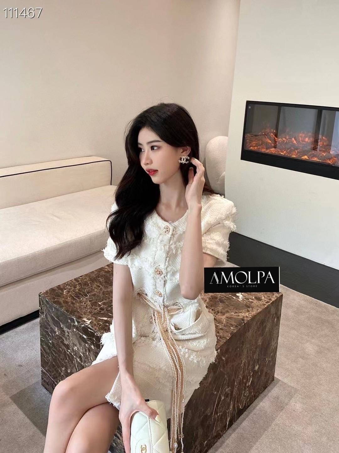 พร้อมส่ง !! DRESS CHANEL TWEED 2022SS ใหม่ล่าสุด งานสวยยตาแตกกค๊า กระดุมมุข ผ้าทวิตงานอย่างดี มาพร้อมสายเข็มขัดมุข กระดุมอย่างดี ใส่เข้ากันบอกเลยว่า สวยสุดๆ ห้ามพลาดเลยน๊า ป้าย Tag CHANEL