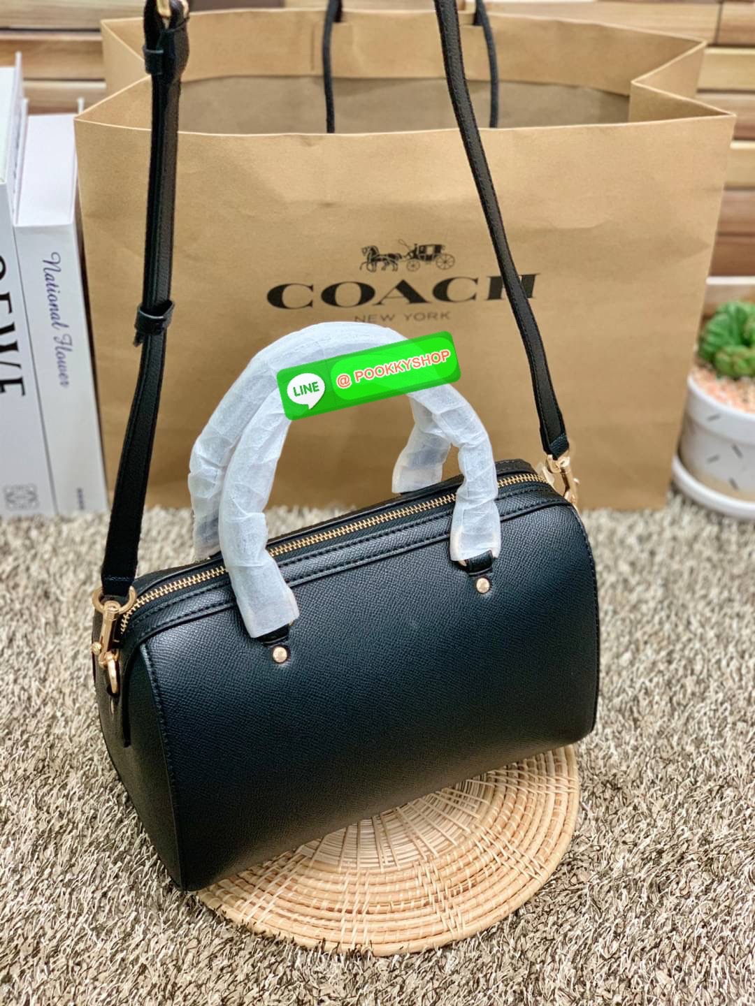 New in!! เข้าแล้วสีที่สาวๆรอคอยกันมานาน ห้ามพลาด COACH ROWAN SATCHEL ((79946)) พร้อมส่ง สิ้นสุดการรอคอย ห้า พลาดค่า! กระเป๋าหิ้ว//คล้องมือ//สะพายข้างได้ หนังแท้ลายหนังสวย ทรงสวย หรูดูผู้ดีมาแต่ไกลเลยค่าา ด้านหน้ามีช่องซิปให้ใส่ของจุกจิก ปากกระเป๋าแบบซิป ภ