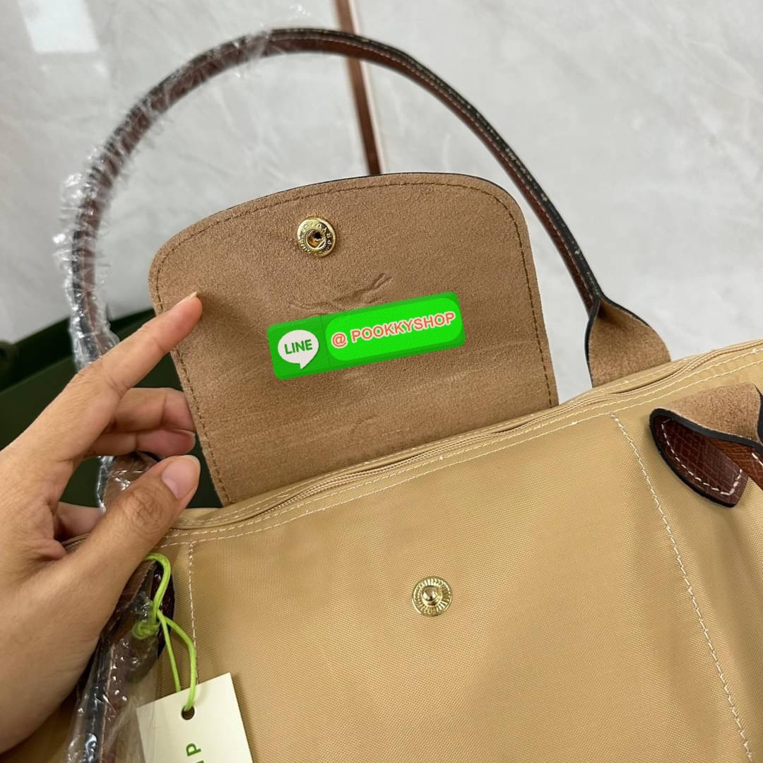 LONHGCHAMP LE PLIAGE ORIGINAL L TOTE BAG 🔖กระเป๋าสะพายไหล่ Le pliage ใบใหญ่ เรียบง่ายจุของได้เยอะ สามารถเก็บเอกสารหรือแล็ปท็อปได้คะ 🔖วัสดุ:ไนลอนเคลือบ 🔖เปิด-ปิดด้วยซิป ภายในกว้าง มีช่องลับแยกคะ 🔖สามารถพับเก็บได้พกพาสะดวกคะ