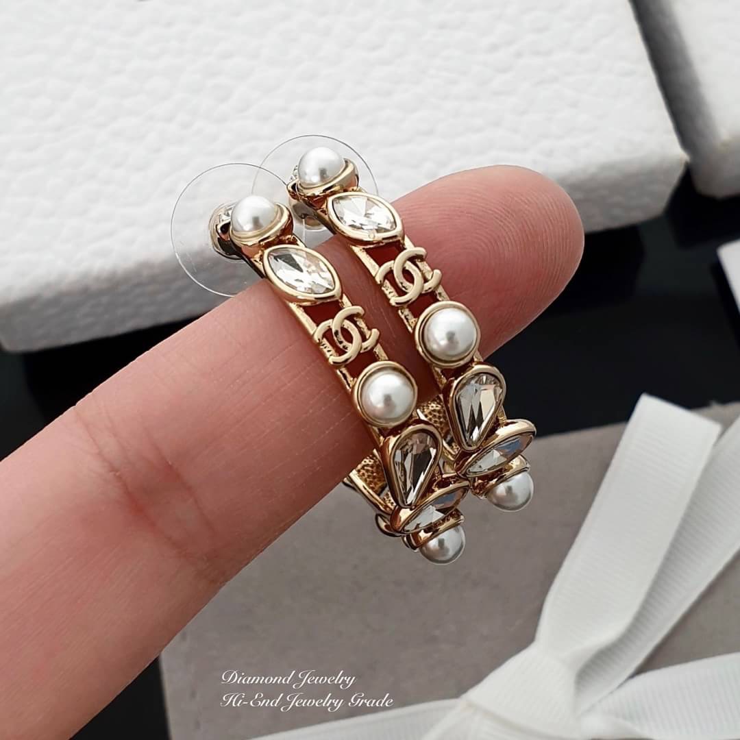 Super Hi-End Quality !!!! ((งาน 1:1 เหมือนในช็อปมากที่สุดในท้องตลาด)) Chanel Earring ต่างหูชาแนลงาน 1:1 เหมือนของแท้เป๊ะๆค่ะ ชนช็อป คอลล่าสุดปลายปี 2019 รับรองงานสวยมากกกกก ดูหรู ดูผู้ดีสุดๆ งานดี งานคุณภาพดีมากๆมากๆคะรับประกันความพอใจเลยค่ะ ตัวเรือนสีทอง