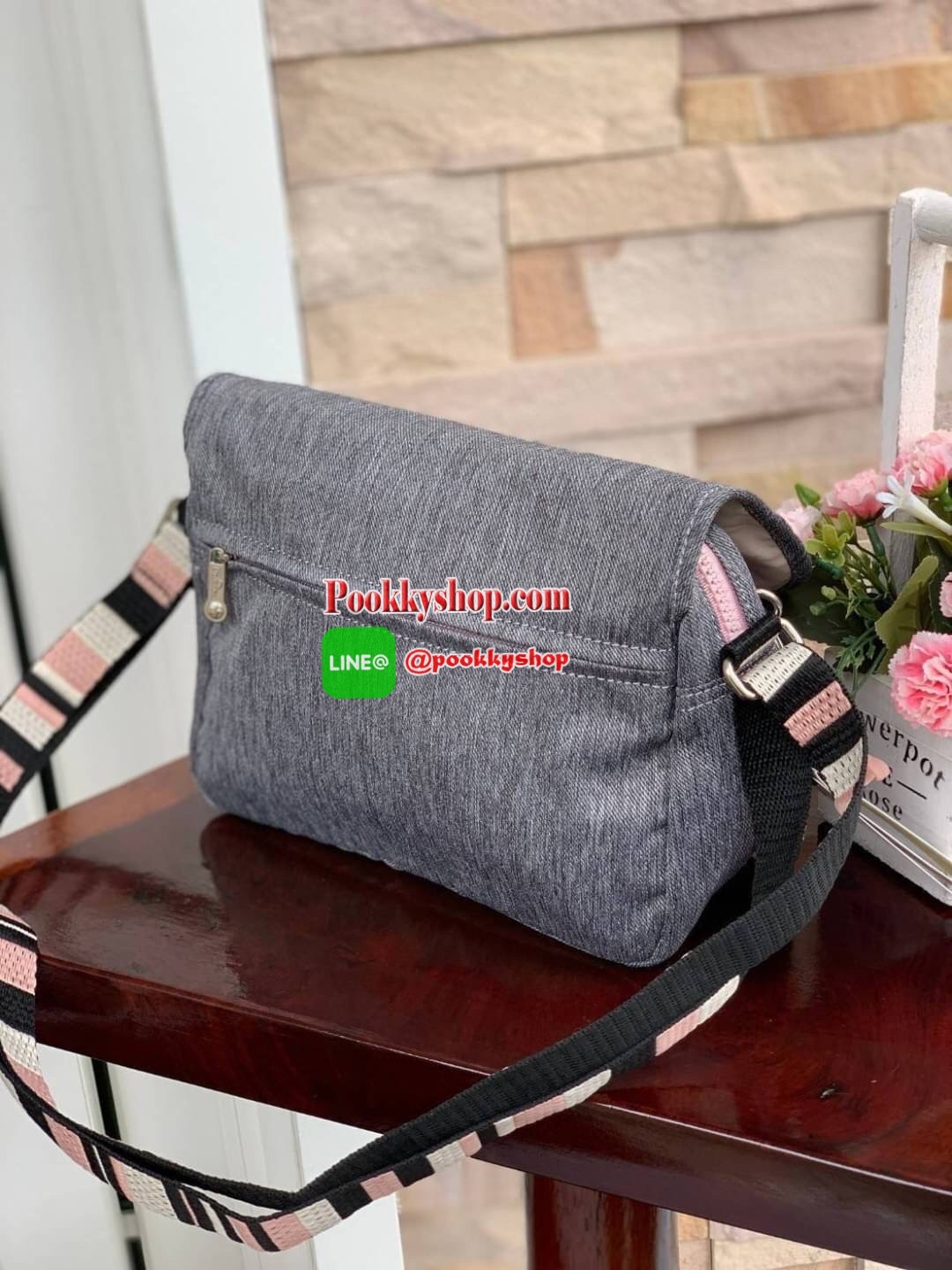 Kipling Cayleen Shoulder CrossbodyBag กระเป๋าสะพายที่สะพายได้ทั้งสายคู่และสายเดี่ยว เปืดปืดด้วยกระดุมแม่เหล็ก และซิปภายใน วัสดุpolymide100% น้ำหนักเบา สามารถใส่มินิไอแพค กระเป๋าสตางค์ยาวได้ ขนาดกลาง มีช่องซิปใช้งานทั้งภายในและภายนอก มีช่องใส่ของจุกจิก สะด