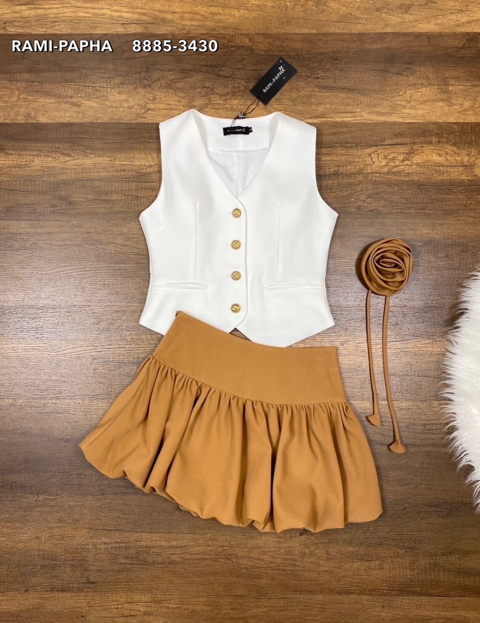ชุดเซทแฟชั่น ชุดเซต3ชิ้น เสื้อสีขาวกระดุมหน้าสีทองสวยหรูโดดเด่น