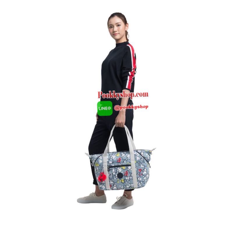 Disney's® 90 Years of Mickey Mouse Handbag 👍 รุ่น ART size L 👍กระเป๋าผ้าคิปลิงสะพายไหล่ได้ ครอสบอดี้ได้ มีสายยาวให้ 👍สามารถปรับสไตล์กระเป๋าได้2รูปแบบ เป็นtote หรือเก็บหูกระเป๋าก็ได้ 👍ช่องใหญ่ใส่ของได้จุ เปิดปิดด้วยซิป