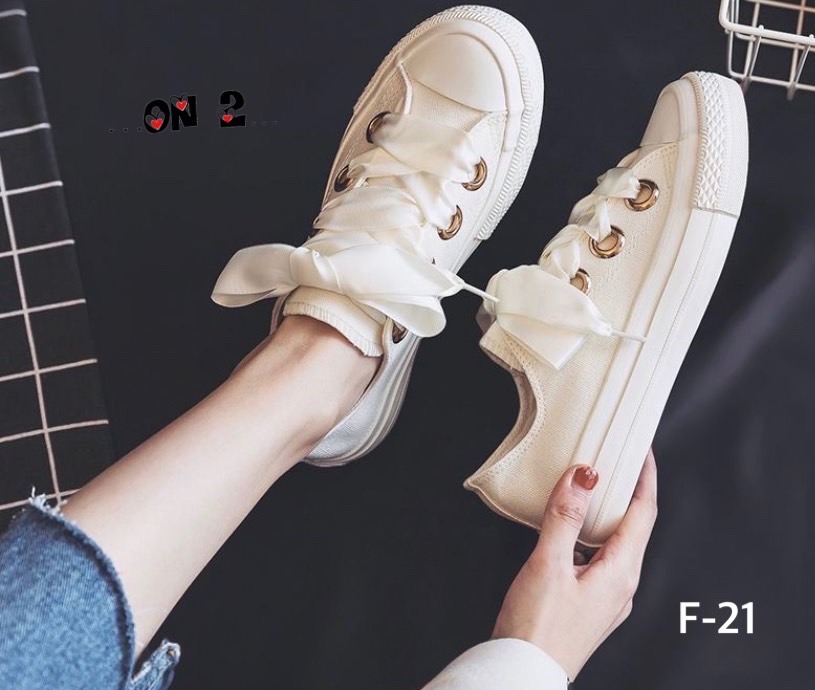 รองเท้าผ้าใบสีพาสเทลหวานงานสไตล์แบรนด์ สายริบบินผูกโบ งานน่ารักเกาหลีมากกก มี 3 สี