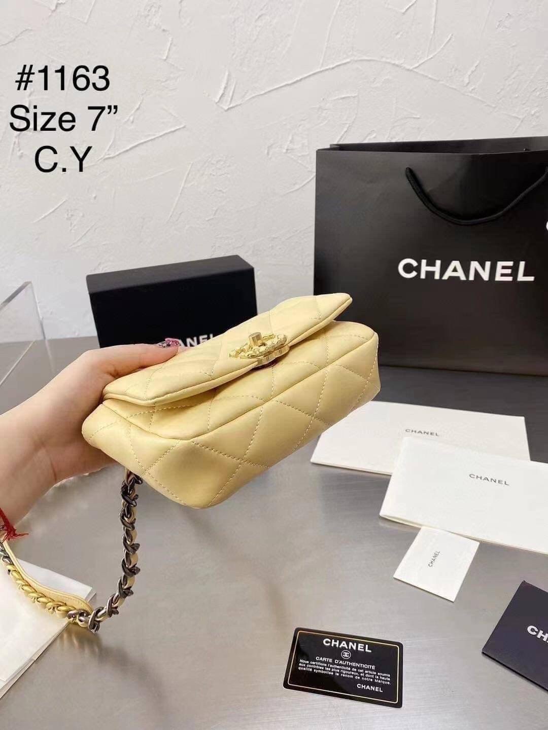 มาอีกรอบละจร้าาา รุ่นใหม่ล่าสุดตอนนี้ ต้องยกให้รุ่นนี้เลย เจ้าแม่แฟชั่นดาราเซเลป ยังเลือกใช้ ดังเปรี้งปร้าง สวยสง่าน่าใช้จริงๆ บอกเลยงานดีทำออกมาได้เหมือนต้นแบบจริงๆนุ่มมากๆๆ รุ่นนี้คาดเอวคาดอกก็ได้ เลือกสวยได้ตามใจชอบเลย งานสวย