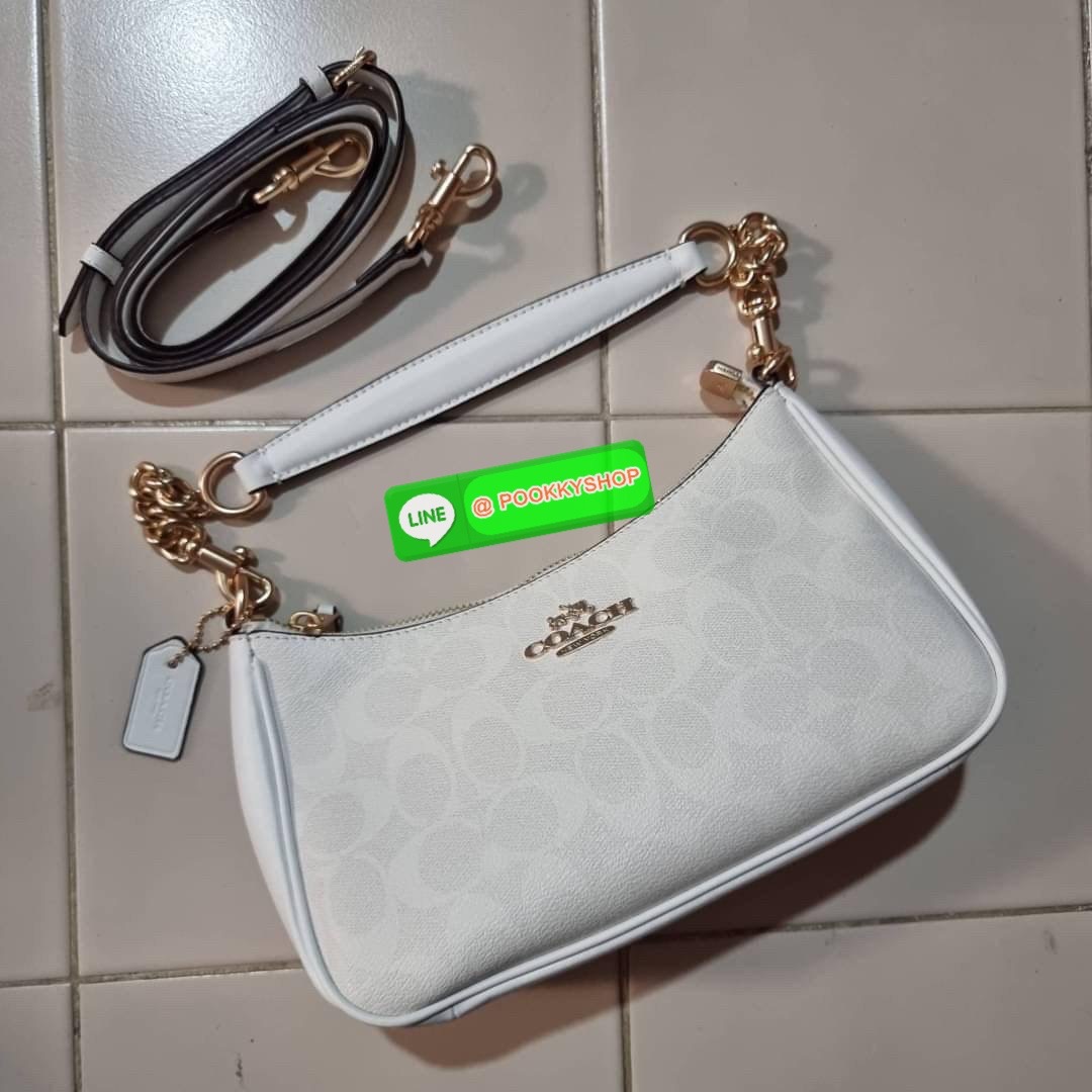 COACH CA548 TERI SHOULDER BAG IN SIGNATURE CANVAS คอลเลคชั่นใหม่ล่าสุด ที่สาวๆรอคอย กระเป๋าสะพายไหล่กึ่งทรงพอช พร้อมเสิร์ฟความสวยถึงบ้านไปเลยก่อนใคร แบบไม่ต้องพรีฯ ด้วยดีไซน์คลาสสิคที่แอบแฝงความเรียบหรู มาพร้อมสายสะพาย 2 เส้น เป็นสายโซ่คล้องแขนและสายสะพาย