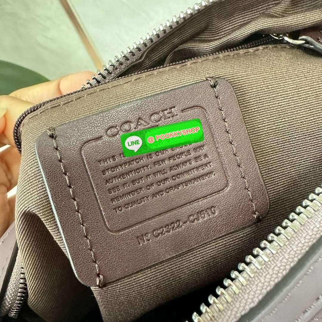 Coach Rowan Satchel With Puffy Diamond Quilting (CJ160) 🔖กระเป๋าทรงหมอนรุ่นใหม่ล่าสุดสัมผัสนุ่มมือ 🔖วัสดุ : Nappa leather (หนังแนบปา) 🔖เปิด-ปิดด้วยซิปแบบโลหะ ภายในช่องโล่งกว้าง ใส่กระเป๋าสตางค์ใบยาวได้ มีหมุดรองฐานอยู่ทรง 🔖