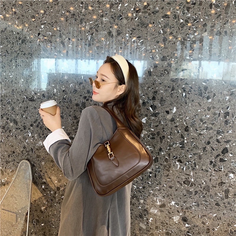 กรี๊ดด ของมาแล้วคะ 💋พร้อมส่ง 💋 กระเป๋าnew collection ใหม่ล่าสุดแบบคุณใหม่ดาวิ งานสวยมากก มาพร้อมสายสะพายยาว จะถือก็เก๋ จะสะพายก็เริ่ด ของต้องเอฟ ห้ามพลาดค่ะ