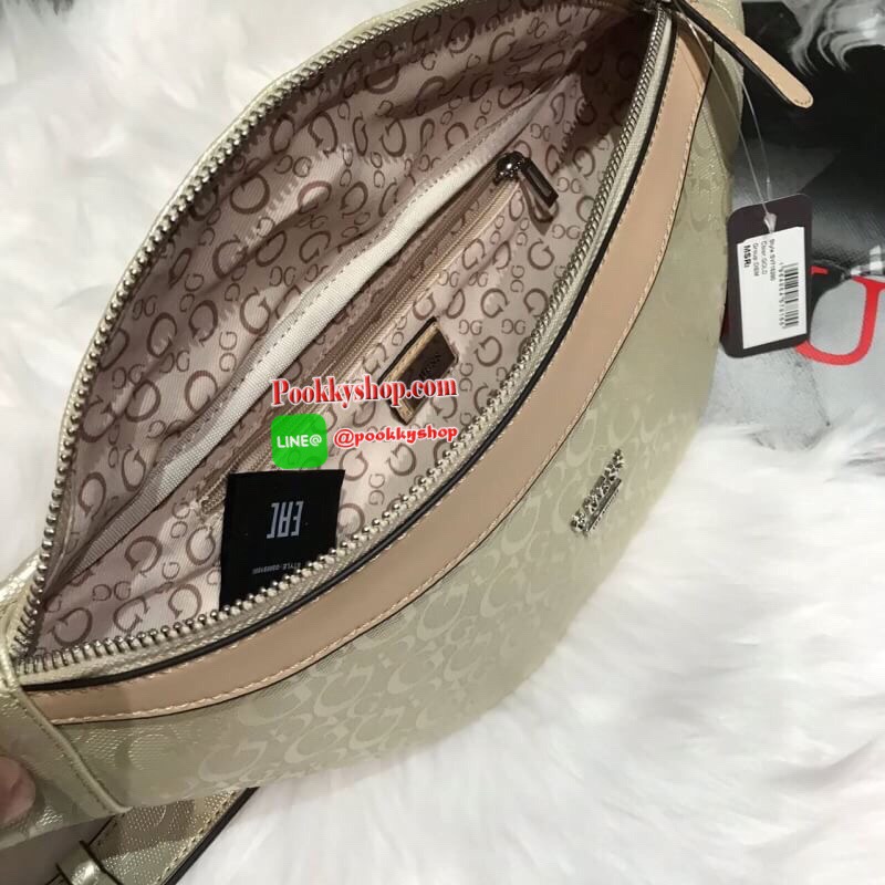 GUESS DIEM LOGO BELT BAG กระเป๋าคาดอกรุ่นยอดนิยม จาก GUESS FACTORY วัสดุ Saffiano PVC คุณภาพดี นิ่ม น้ำหนักเบา ด้านหน้าประดับด้วยโลโก้แบรนด์สุดหรู เปิดปิดกระเป๋าด้วยซิปสะดวกใช้ ด้านในโล่งกว้างมีช่องซิปสำหรับใส่ของ สามารถใส่iphoneได้ทุกรุ่น ซับในลายแบรนด์