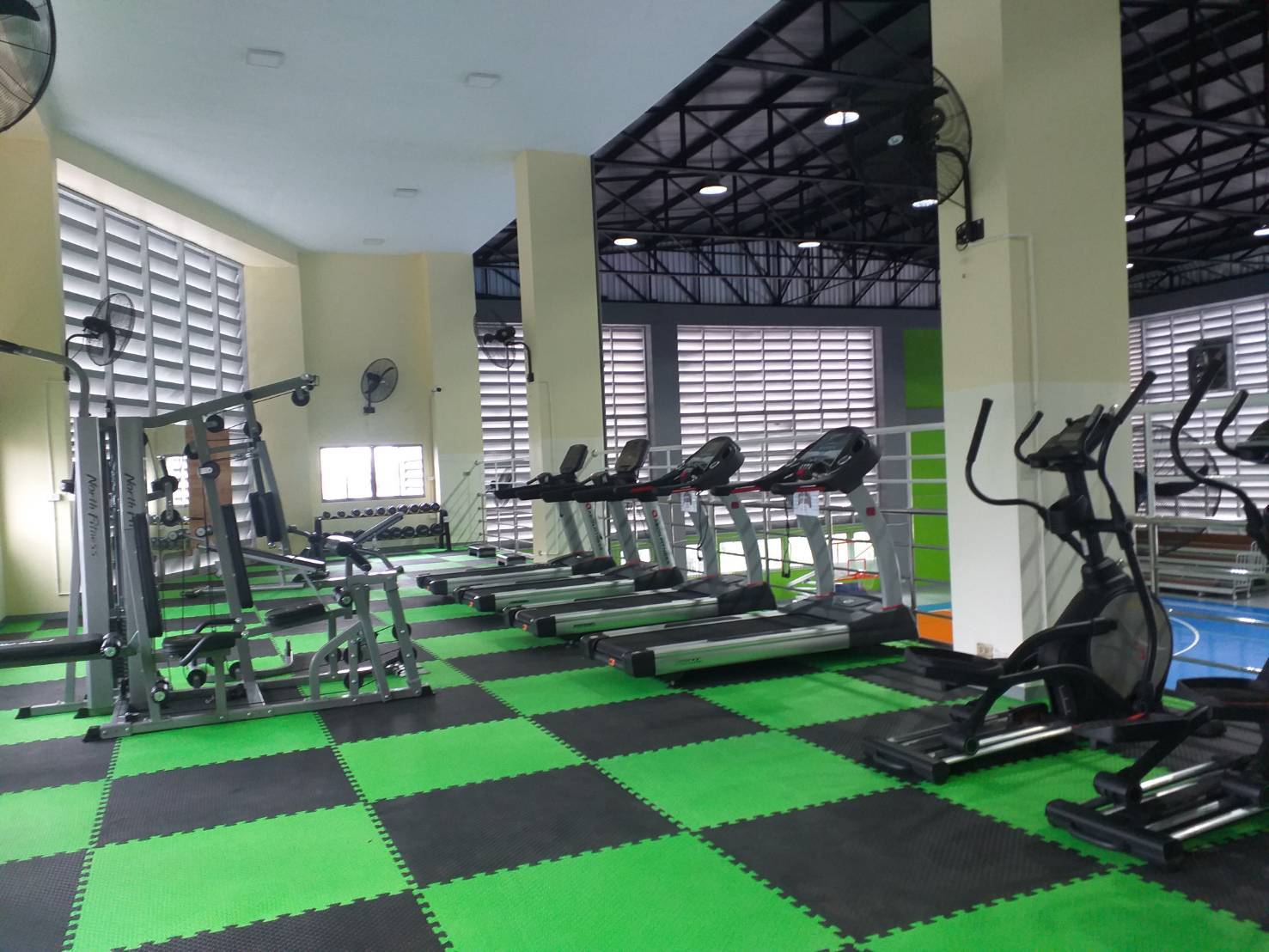 แผ่นยางปูพื้น แบบจิ๊กซอ ขนาด 1 x 1 เมตร หนา 15 มม.