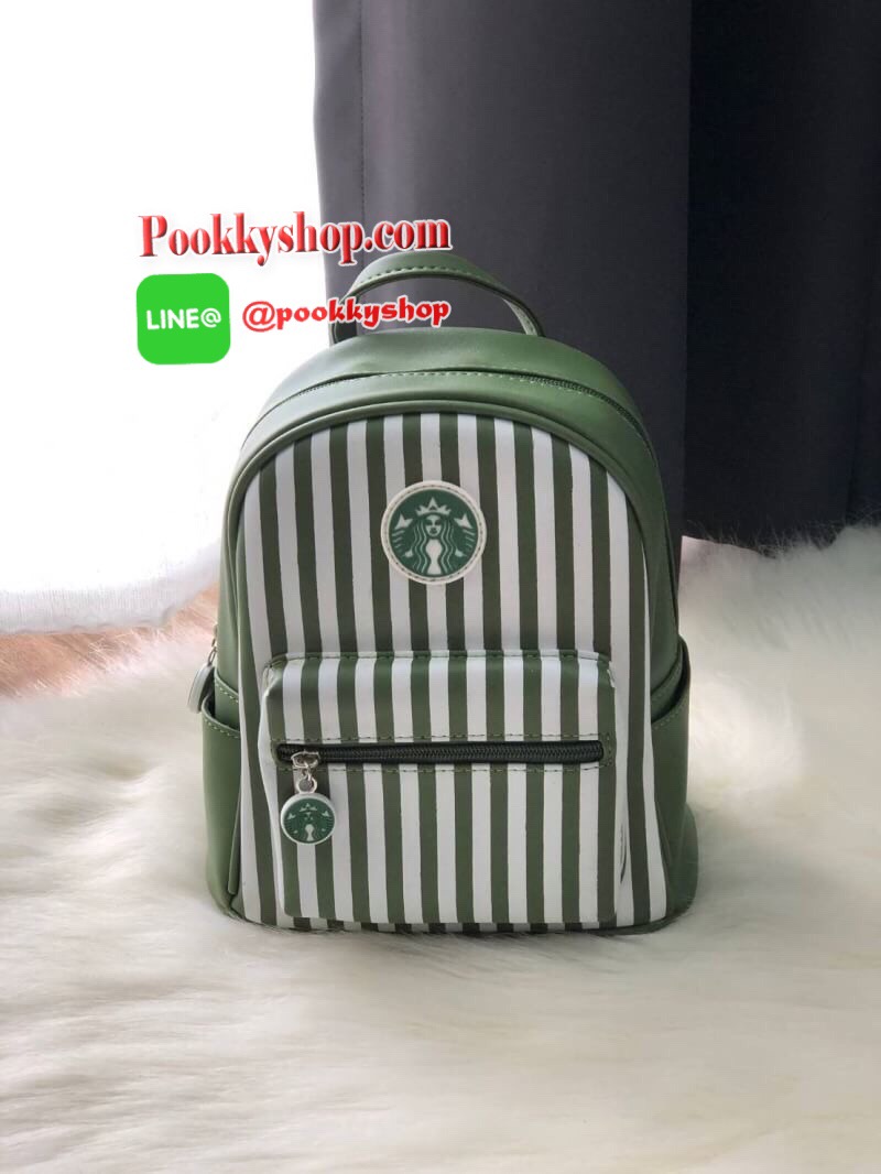 STARBUCKS BACKPACK กระเป๋าเป้สุดน่ารัก ขนาดกำลังพอเหมาะสำหรับใส่ของระหว่างวัน และช่องจัดเก็บอีกหลากหลายรูปแบบ ดีไซน์สวยนับเป็นอีกหนึ่งกระเป๋าเป้ที่พร้อมให้คุณได้สะพายออกไปข้างนอกได้ทุกวันอย่างมั่นใจ เพราะแมทช์เข้ากับทุกลุค รุ่นนี้แนะนำเลยค่า