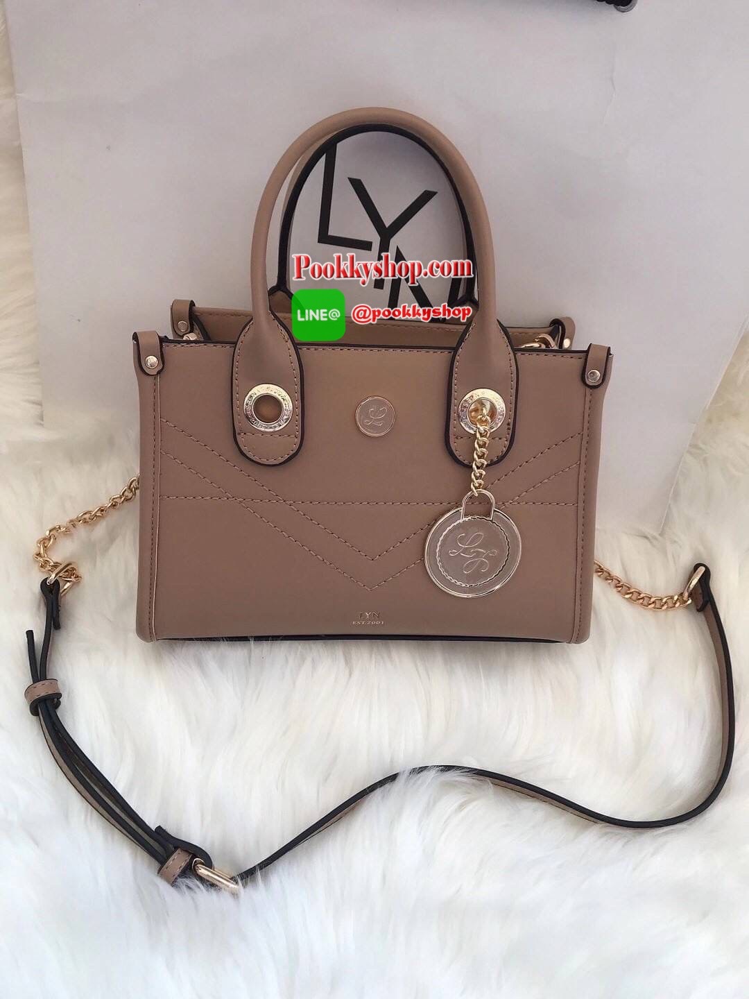 LYN PALAZZO M HANDBAGS กระเป๋าถือและสะพายข้าง เรียบหรู พร้อมสายยาวปรับได้ ใช้งานทุกโอกาส ด้านในใส่จุ