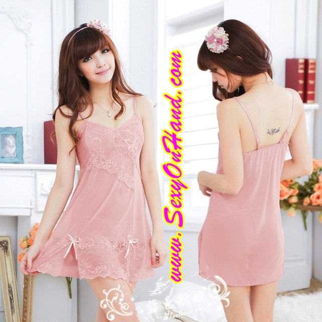 ชุดนอนเซ็กซี่ ชุดนอน ซีทรู ชุดนอน สายเดี่ยว สีพีช ออกเนื้อ ผ้านุ่ม ทิ้งตัว มีน้ำหนัก แต่งแถบลูกไม้ช่วงอกถึงกลางลำตัวด้านหน้า แหวกชายสองข้างแต่งริบบิ้น สีนูทเนื้อสวยๆ ใส่แล้วลุคคุณหนูมากมายเลยคะ +G string เข้าชุดคะ