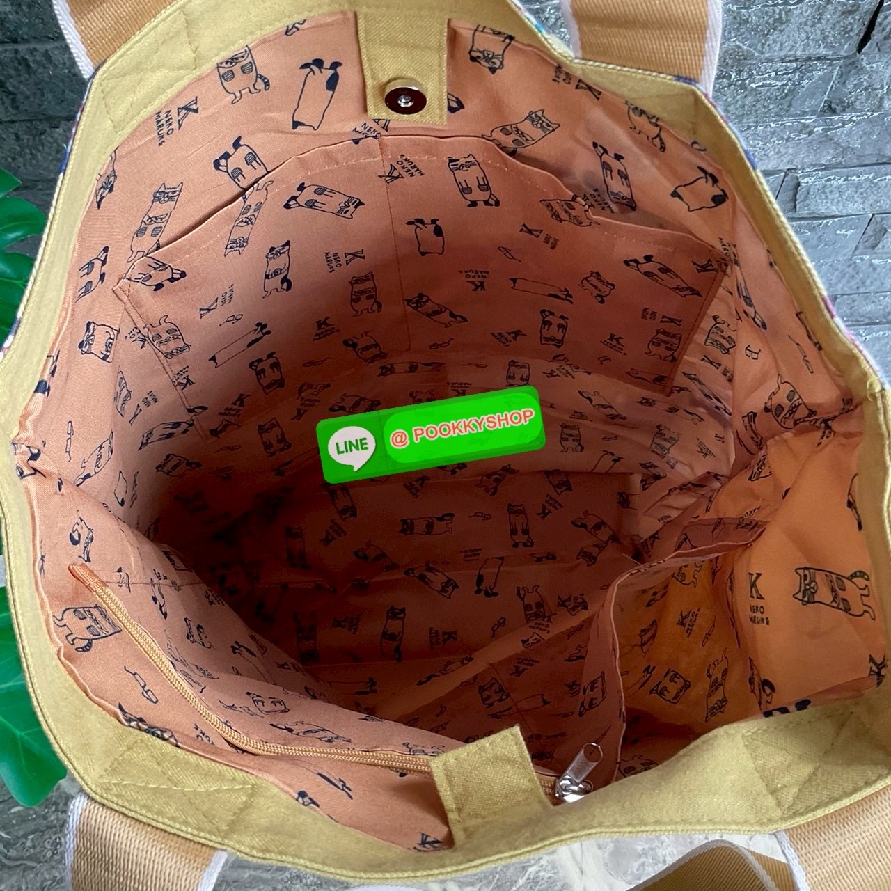 Japanese Kusuguru คุซูกุรุญี่ปุ่นแท้ กระเป๋าสะพาทรง Tote Matilda สะพายไหล่ ปักลายแมว 3 ตัว ขนนุ่มน่ารักมาก