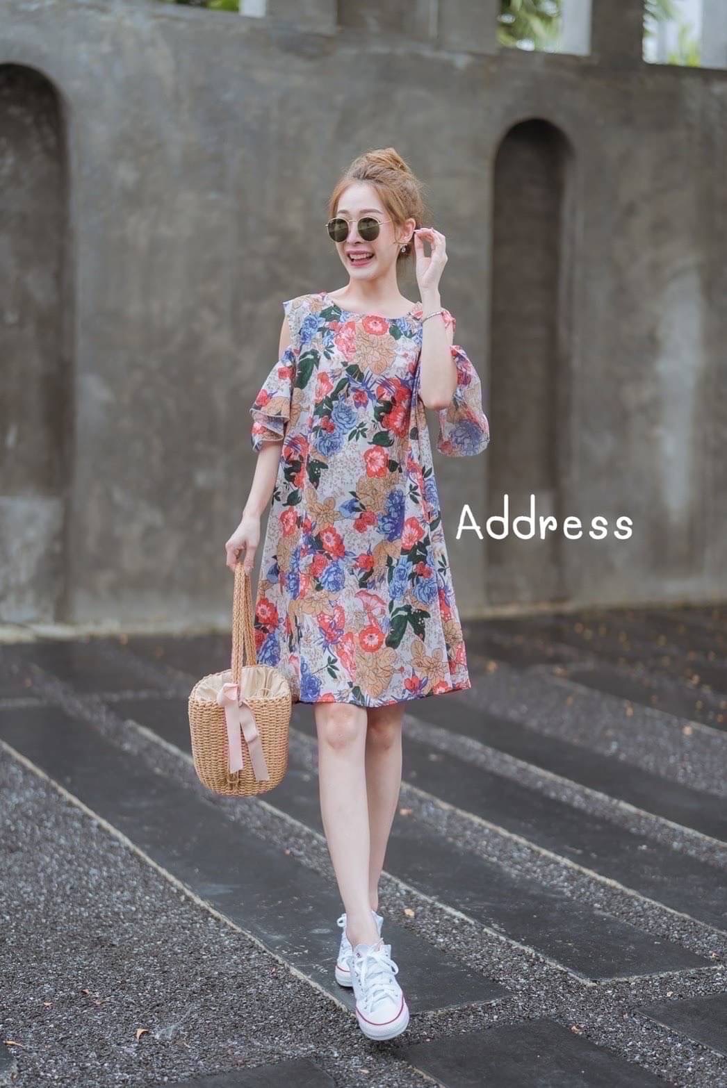 มาเพิ่มแล้วค่าาา ขายดีมากน้า เดรสเว้าไหล่ เดรสเว้าไหล่ลายดอก ด้านหลังมีสายให้ผูกโบว์ ผ้าใส่สบาย งานคิ้ววววมาก ห้ามพลาดเลยค่า