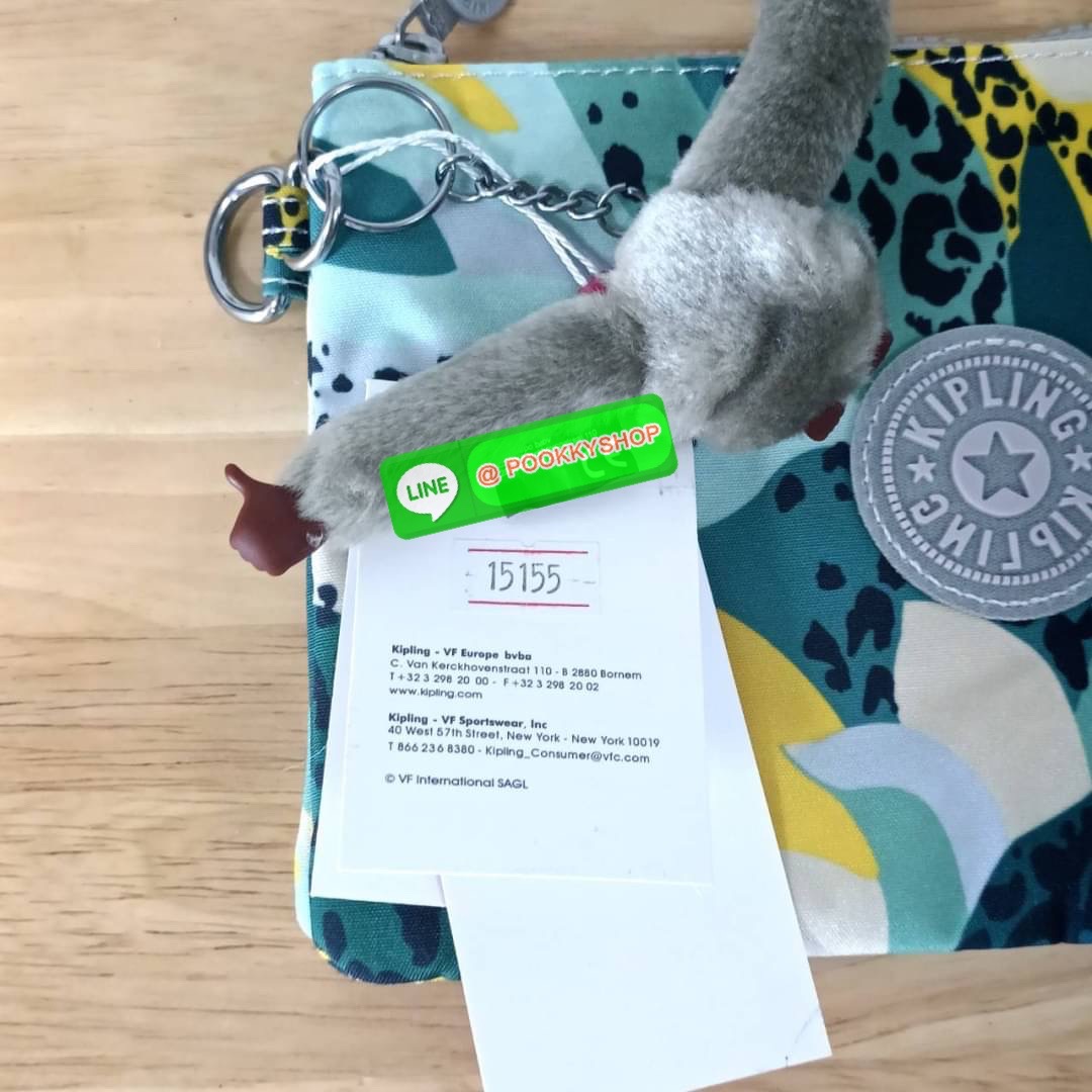 KIPLING Creativity X Crossbody Bag กระเป๋าสะพายวัสดุ Nylon&Polyester 100% ขนาดกำลังน่ารัก เปิดปิดด้วยซิป มา พร้อมพวงกุญเเจลิงน้อย ด้านในมีช่องใส่ของ2ชช่อง เพิ่มตรงกลางมีช่องซิปอีก1ช่อง มีสายคล้องพวงกุญแจ ใส่ของได้จุมาๆเลยค่ะ มีสายสะพายยาวเลื่อนปรับระดับได